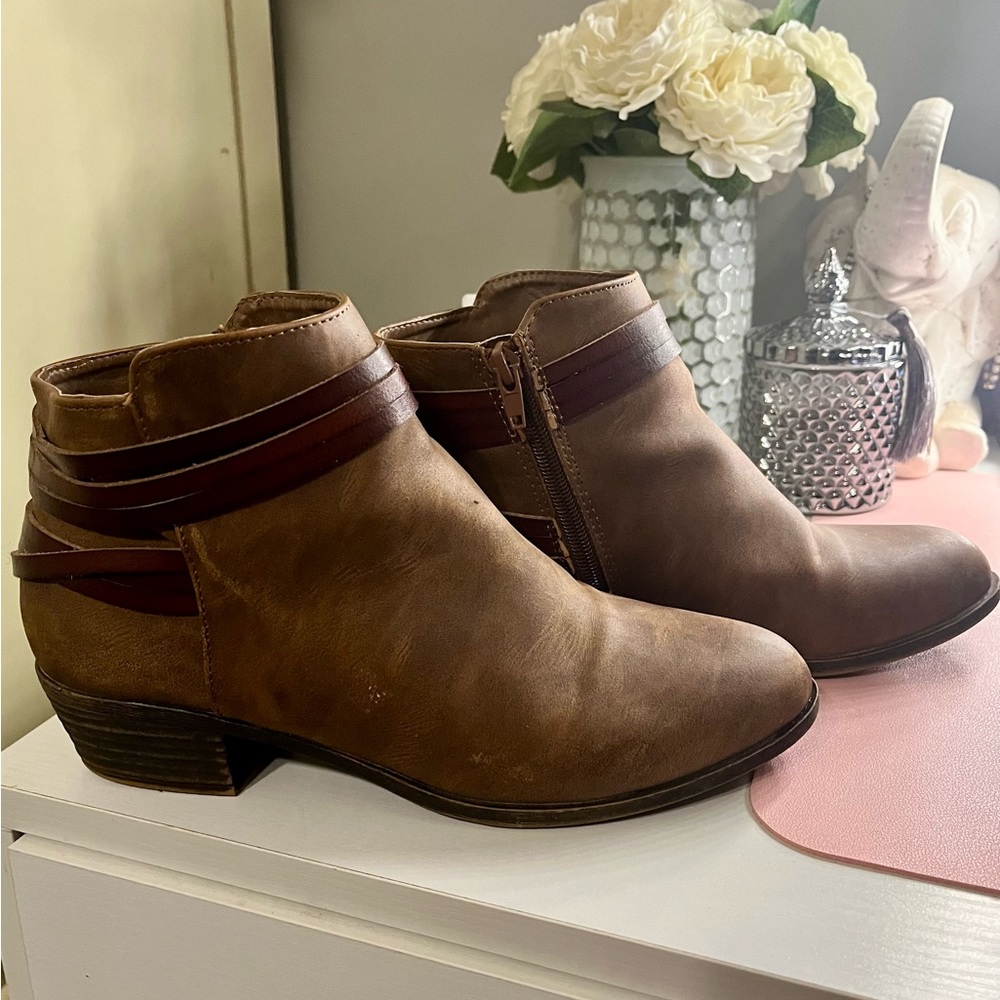 USED MADDEN GIRL SIDE ZIP BOOTIES